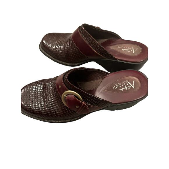 EUC Clarks Artisan‎ Womens Mules Shoes Basket Weave Leather Slip On Buckle 8M - Picture 5 of 10